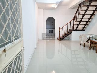 Casa adosada en venta de 2 habitaciones en Wang Thonglang, Bangkok
