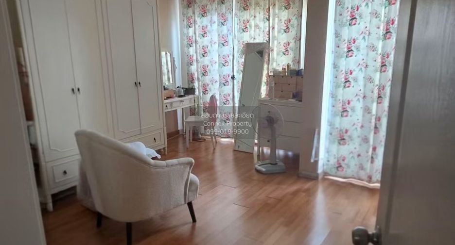 Casa adosada en venta de 3 habitaciones en Bang Khen, Bangkok