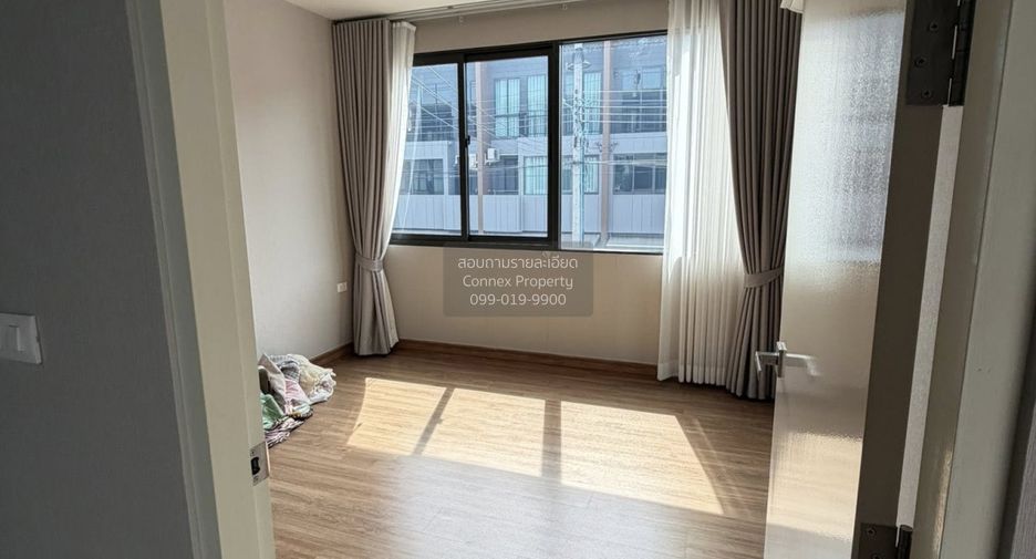 For sale 3 bedrooms townhouse in Prawet, Bangkok