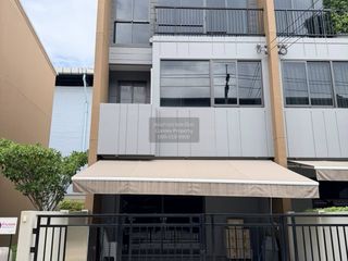 For sale 3 bedrooms townhouse in Prawet, Bangkok
