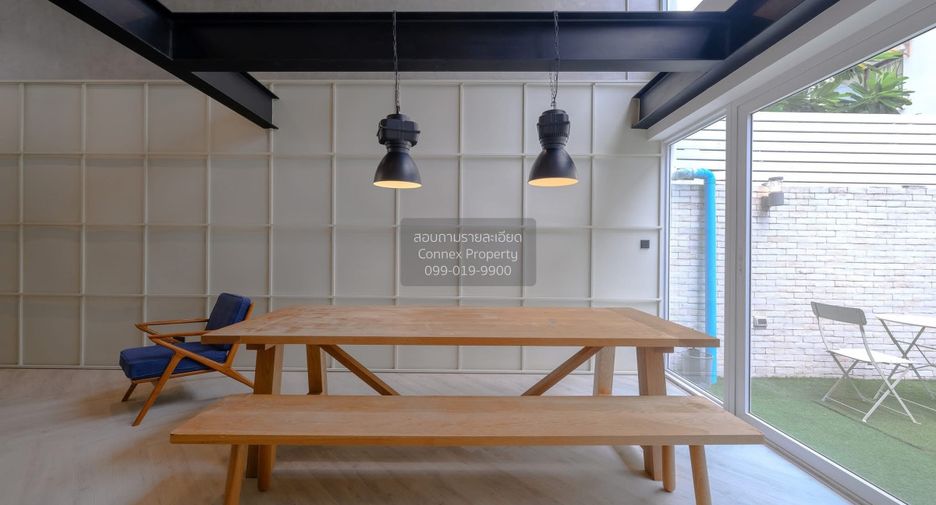 Casa adosada en venta de 3 habitaciones en Wang Thonglang, Bangkok