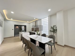 Casa adosada en venta de 3 habitaciones en Wang Thonglang, Bangkok