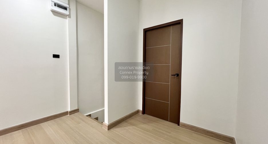 Casa adosada en venta de 3 habitaciones en Wang Thonglang, Bangkok