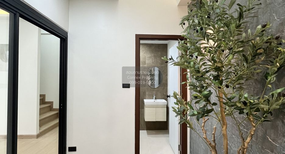 Casa adosada en venta de 3 habitaciones en Wang Thonglang, Bangkok