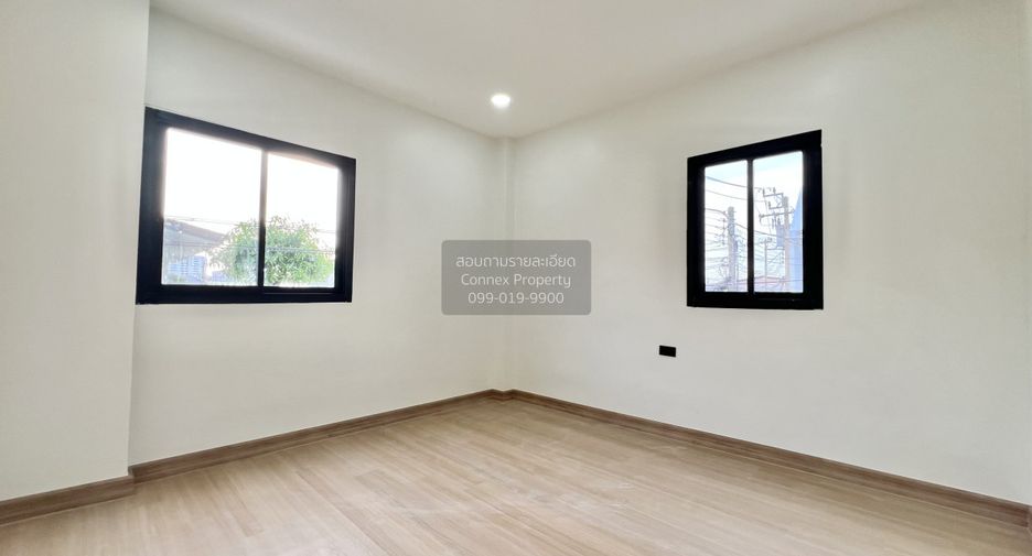 Casa adosada en venta de 3 habitaciones en Wang Thonglang, Bangkok