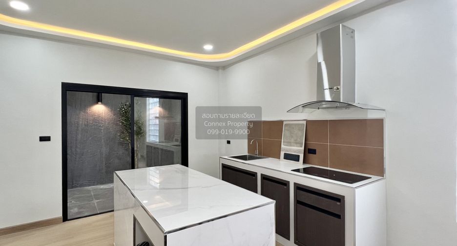 Casa adosada en venta de 3 habitaciones en Wang Thonglang, Bangkok