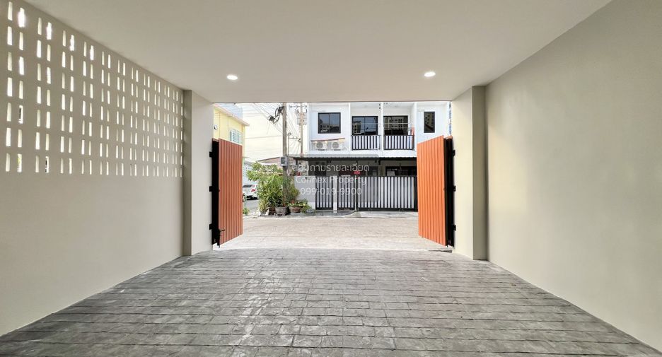 Casa adosada en venta de 3 habitaciones en Wang Thonglang, Bangkok