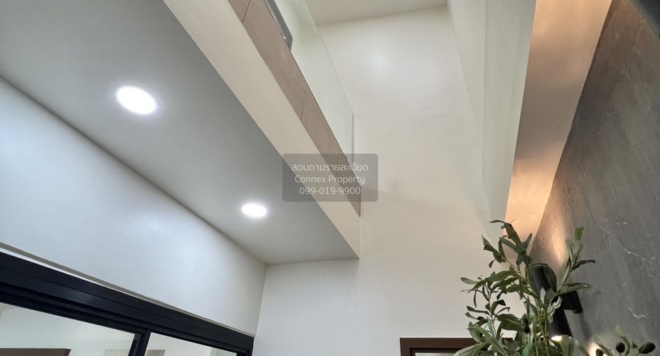 Casa adosada en venta de 3 habitaciones en Wang Thonglang, Bangkok