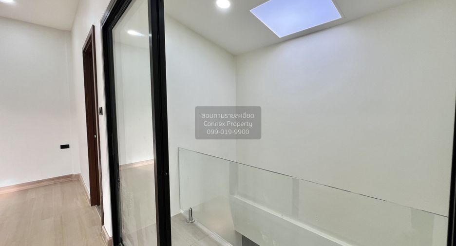 Casa adosada en venta de 3 habitaciones en Wang Thonglang, Bangkok