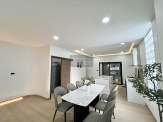 Casa adosada en venta de 3 habitaciones en Wang Thonglang, Bangkok