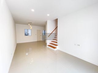 Casa adosada en venta de 3 habitaciones en Bang Yai, Nonthaburi