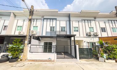 Casa adosada en venta de 3 habitaciones en Bang Yai, Nonthaburi