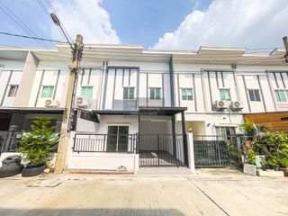 Casa adosada en venta de 3 habitaciones en Bang Yai, Nonthaburi