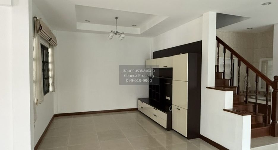 Casa adosada en venta de 3 habitaciones en Taling Chan, Bangkok