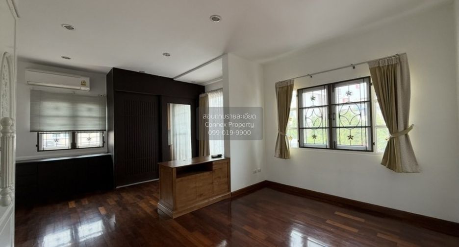 Casa adosada en venta de 3 habitaciones en Taling Chan, Bangkok
