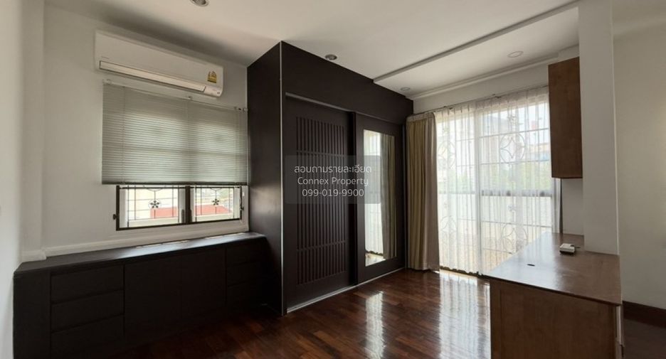 Casa adosada en venta de 3 habitaciones en Taling Chan, Bangkok
