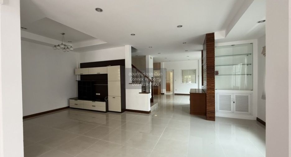 Casa adosada en venta de 3 habitaciones en Taling Chan, Bangkok