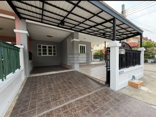 Casa adosada en venta de 3 habitaciones en Taling Chan, Bangkok
