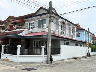 Casa adosada en venta de 3 habitaciones en Taling Chan, Bangkok