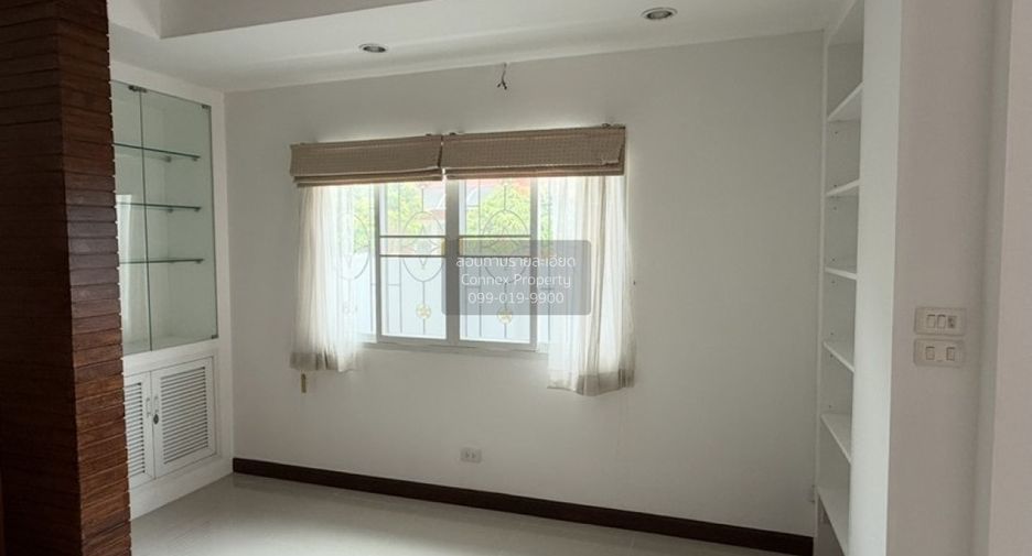 Casa adosada en venta de 3 habitaciones en Taling Chan, Bangkok