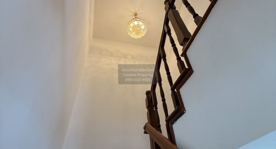 Casa adosada en venta de 3 habitaciones en Taling Chan, Bangkok