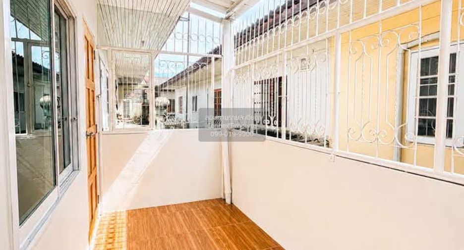 À vendre 2 chambres maison de ville à Krathum Baen, Samut Sakhon