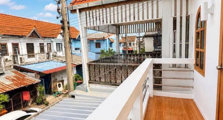 À vendre 2 chambres maison de ville à Krathum Baen, Samut Sakhon