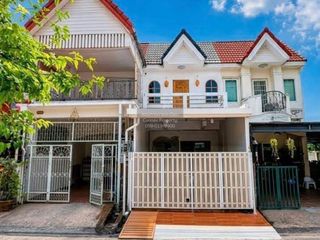 À vendre 2 chambres maison de ville à Krathum Baen, Samut Sakhon