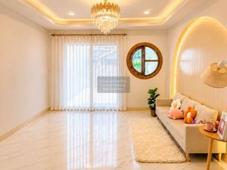 À vendre 2 chambres maison de ville à Krathum Baen, Samut Sakhon
