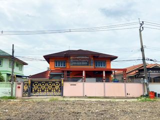 Haus zum Kauf mit 4 Zimmer in Bang Khae, Bangkok