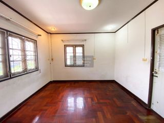 Haus zum Kauf mit 4 Zimmer in Bang Khae, Bangkok