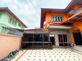 Haus zum Kauf mit 4 Zimmer in Bang Khae, Bangkok