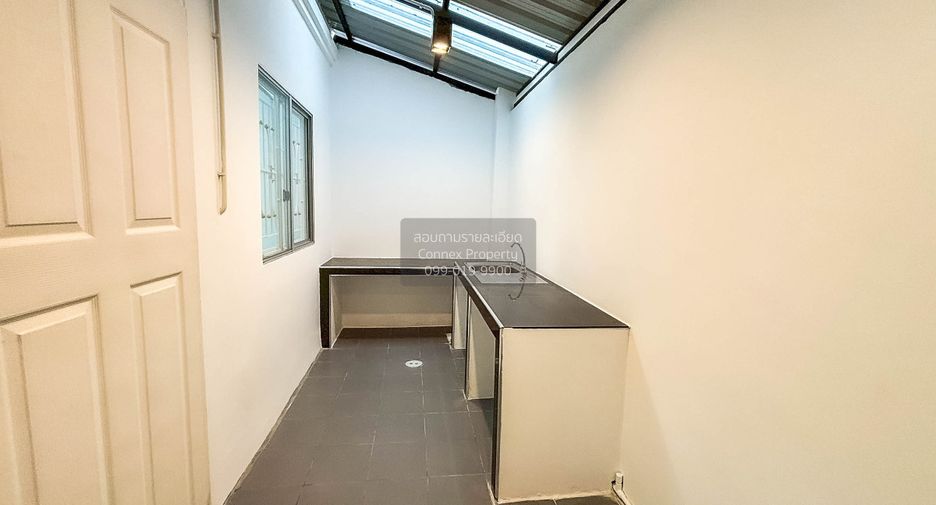Casa adosada en venta de 3 habitaciones en Bang Yai, Nonthaburi