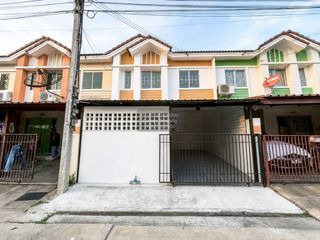 Casa adosada en venta de 3 habitaciones en Bang Yai, Nonthaburi