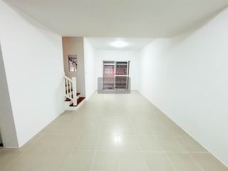 Casa adosada en venta de 3 habitaciones en Bang Yai, Nonthaburi
