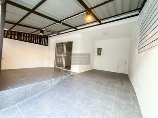 Casa adosada en venta de 3 habitaciones en Bang Yai, Nonthaburi