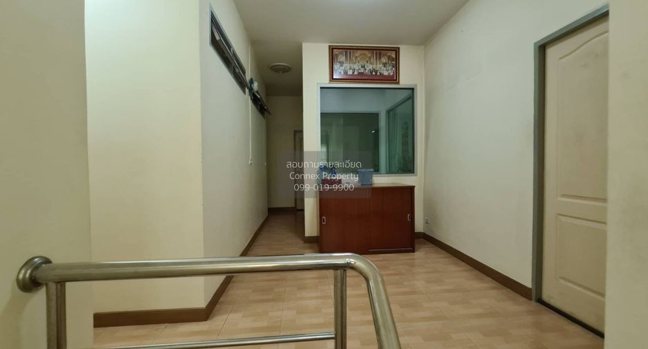 Casa adosada en venta de 4 habitaciones en Taling Chan, Bangkok