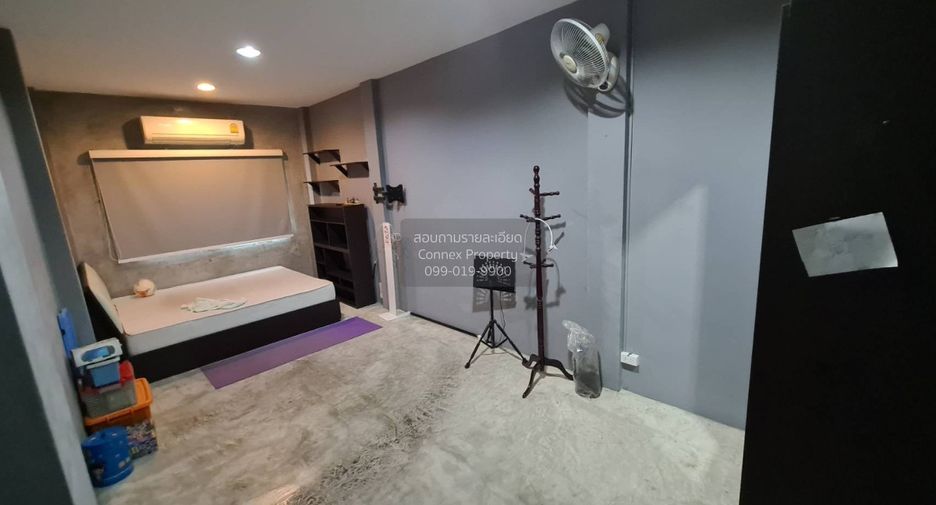Casa adosada en venta de 4 habitaciones en Taling Chan, Bangkok