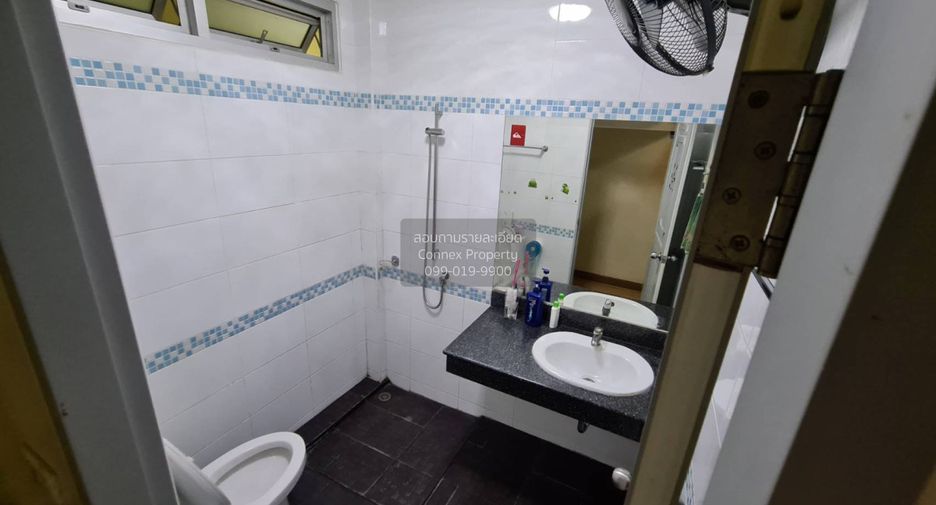 Casa adosada en venta de 4 habitaciones en Taling Chan, Bangkok