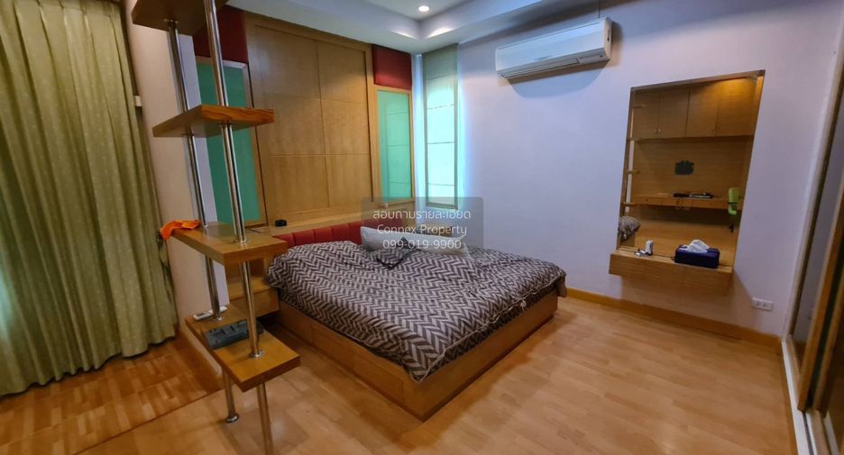 Casa adosada en venta de 4 habitaciones en Taling Chan, Bangkok