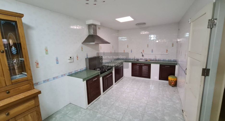 Casa adosada en venta de 4 habitaciones en Taling Chan, Bangkok