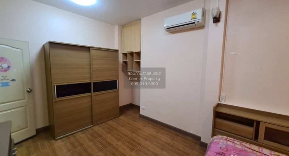 Casa adosada en venta de 4 habitaciones en Taling Chan, Bangkok