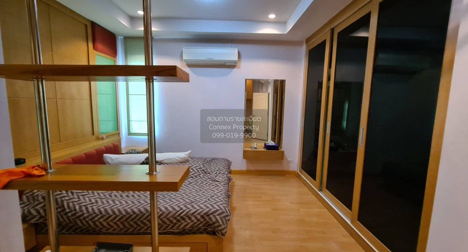 Casa adosada en venta de 4 habitaciones en Taling Chan, Bangkok