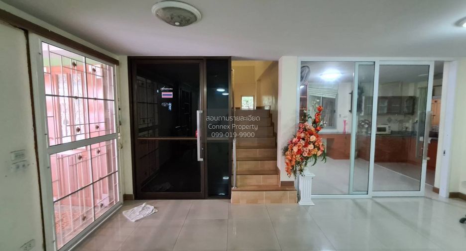 Casa adosada en venta de 4 habitaciones en Taling Chan, Bangkok