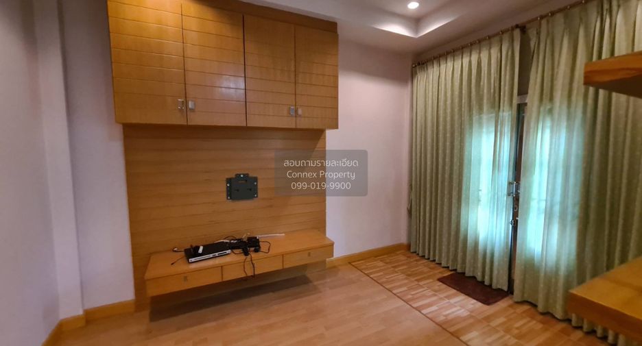 Casa adosada en venta de 4 habitaciones en Taling Chan, Bangkok