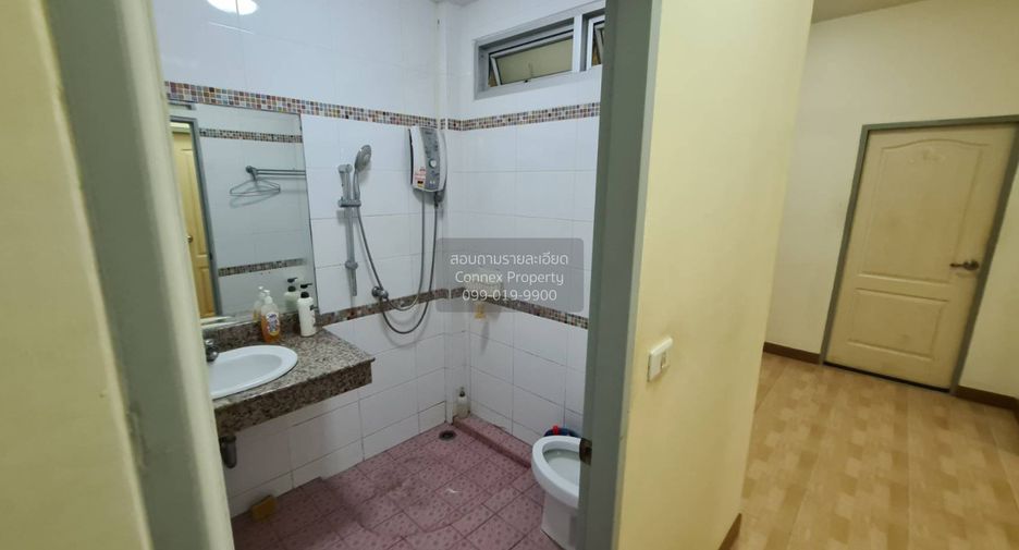 Casa adosada en venta de 4 habitaciones en Taling Chan, Bangkok