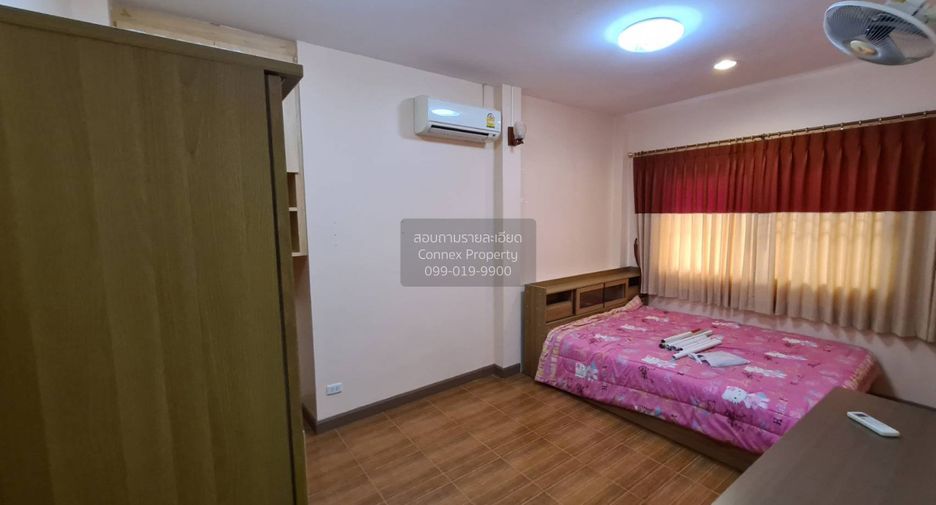 Casa adosada en venta de 4 habitaciones en Taling Chan, Bangkok
