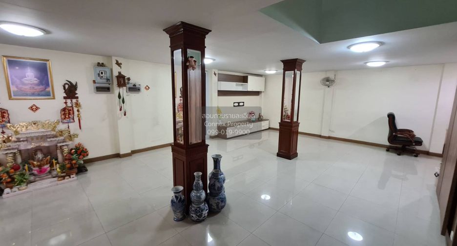 Casa adosada en venta de 4 habitaciones en Taling Chan, Bangkok