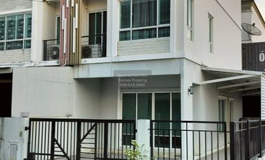 Casa adosada en venta de 3 habitaciones en Khan Na Yao, Bangkok