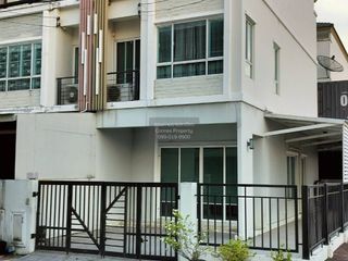 Casa adosada en venta de 3 habitaciones en Khan Na Yao, Bangkok